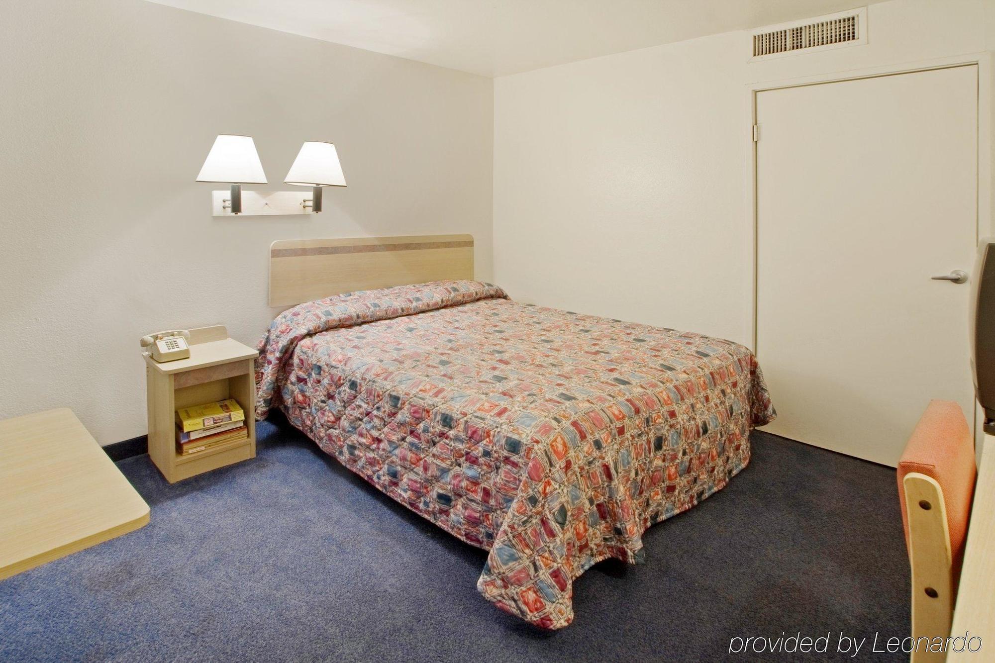 Travel Inn Sharonville Exterior photo